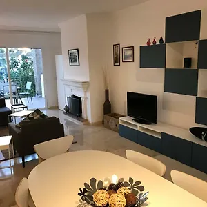 https://new-marbella-estepona-beach-frontline-apartment.es-andalucia.com
